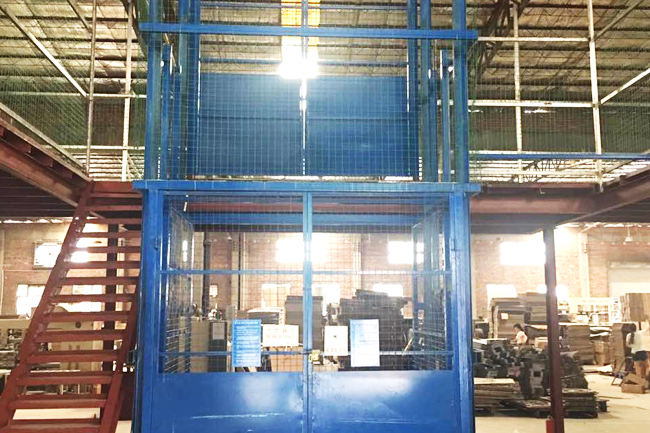 升降機高空作業時按鈕失控怎么辦