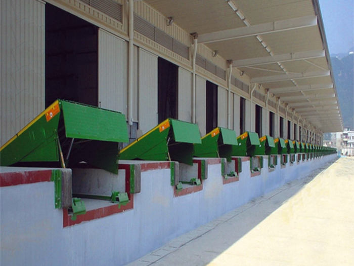 廣東百世匯通30臺(tái)固定式登車橋投入使用